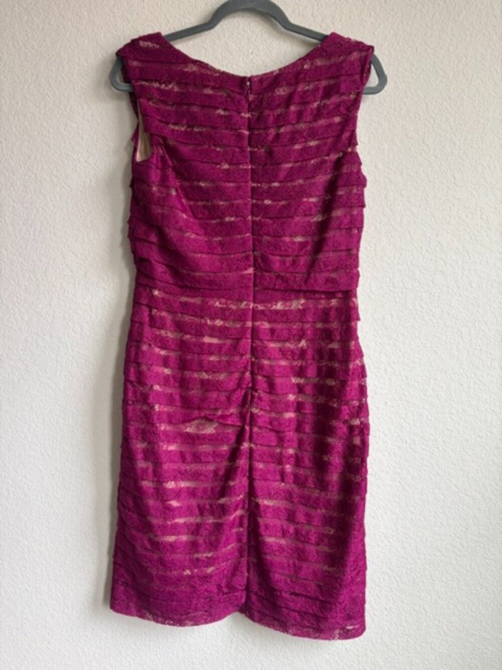 Adrianna Papell Magenta Tiered Lace Ruffle Sheath Dress Size 10 Luxury Old Money - Picture 4 of 9